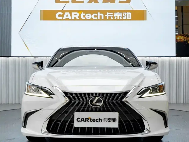 Lexus ES — Фото автомобиля 2