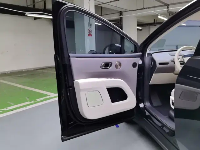 Li Auto i8 — Фото автомобиля 7