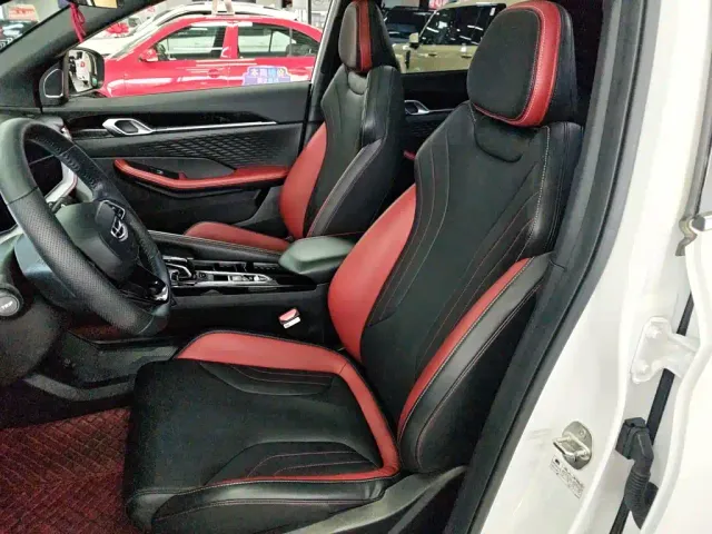 Geely Binyue — Фото автомобиля 10