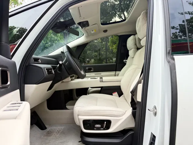 Li Auto MEGA — Фото автомобиля 3