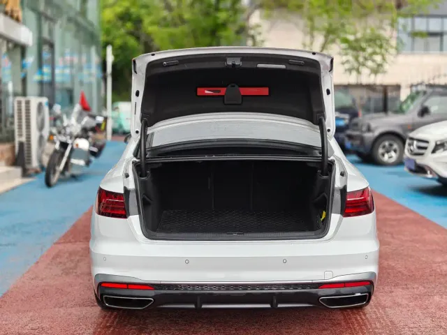 Audi A4L — Фото автомобиля 6