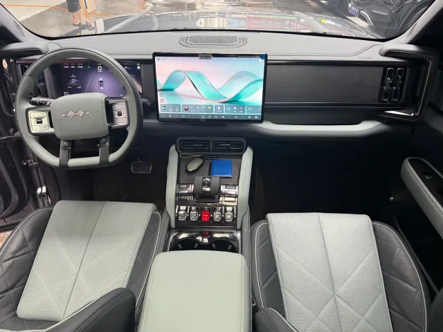 BYD FangChengBao Leopard 5 — Фото автомобиля 12