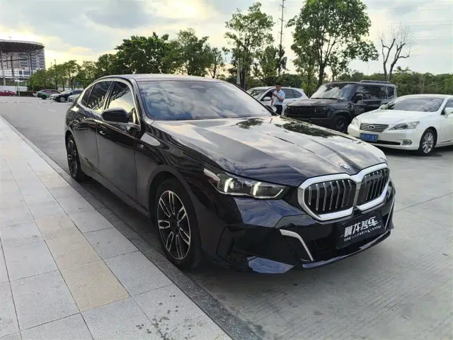 BMW 5 Series — Фото автомобиля 4