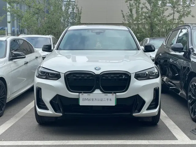 BMW iX3 — Фото автомобиля 2