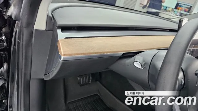 Tesla Model 3 — Фото автомобиля 27