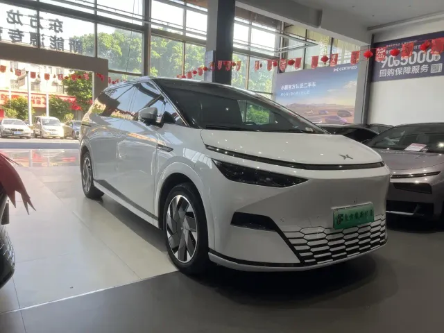 Xpeng X9 — Фото автомобиля 3