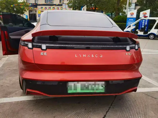 Lynk & Co Z10 — Фото автомобиля 7