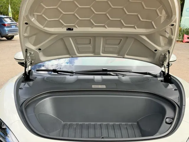 Xiaomi SU7 — Фото автомобиля 22