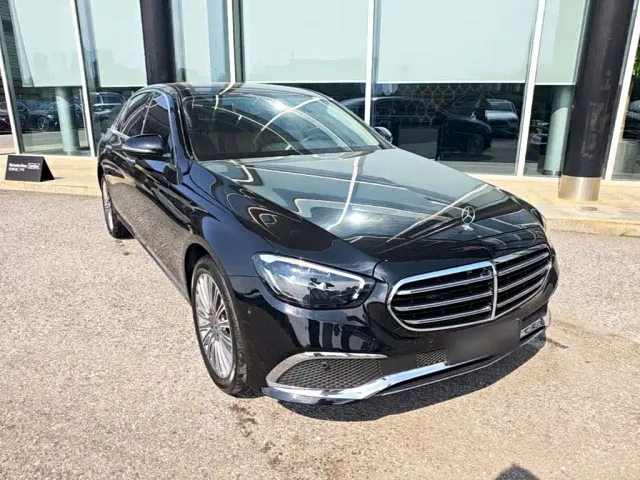 Mercedes-Benz E-Class — Фото автомобиля 3