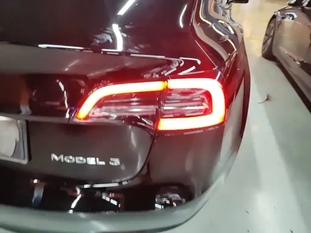 Tesla Model 3 — Фото автомобиля 7