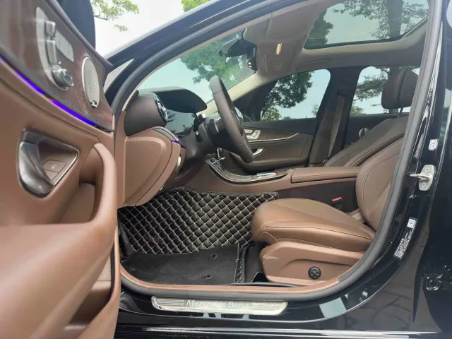 Mercedes-Benz E-Class — Фото автомобиля 7