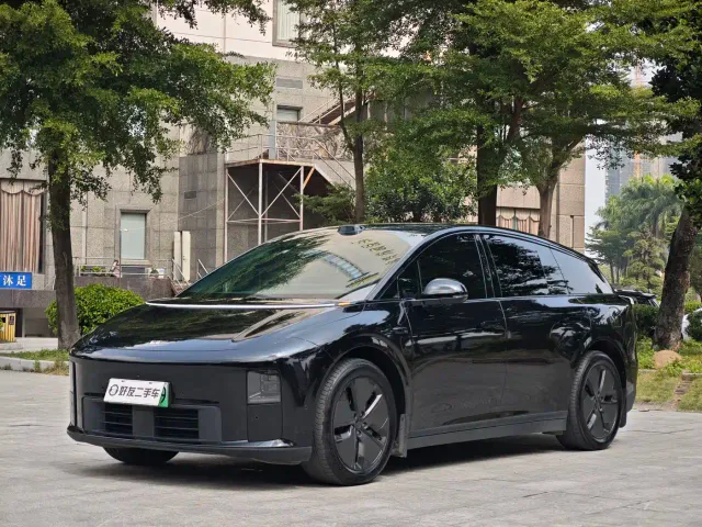 Фотография автомобиля — Li Auto i6
