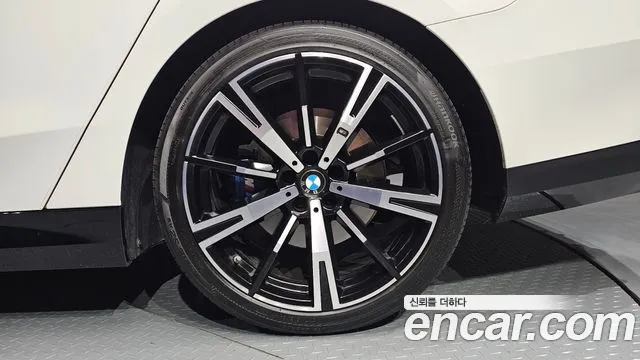 BMW 5 Series G60 — Фото автомобиля 5