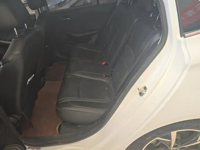 Roewe i5 — Фото автомобиля 16