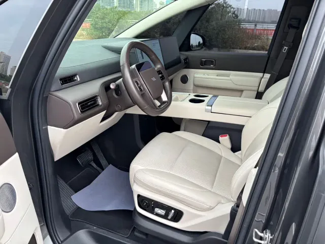 Li Auto MEGA — Фото автомобиля 6