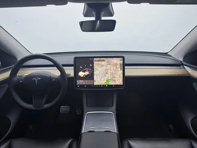 Tesla Model Y — Фото автомобиля 6