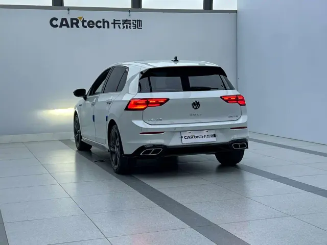 Volkswagen Golf — Фото автомобиля 3