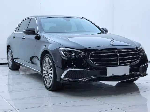 Mercedes-Benz E-Class — Фото автомобиля 3