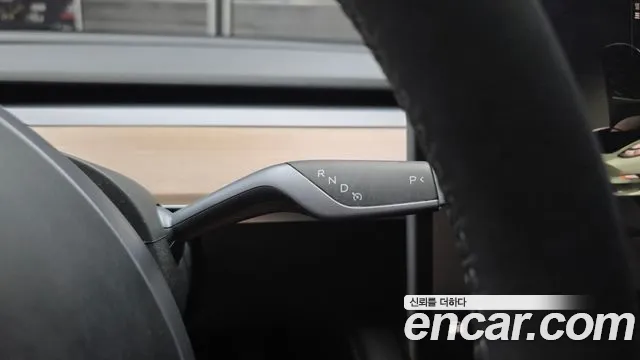 Tesla Model 3 — Фото автомобиля 9