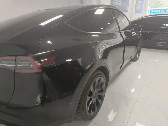 Tesla Model Y — Фото автомобиля 10