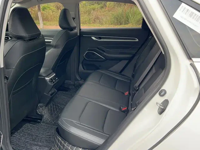 Geely Emgrand — Фото автомобиля 5
