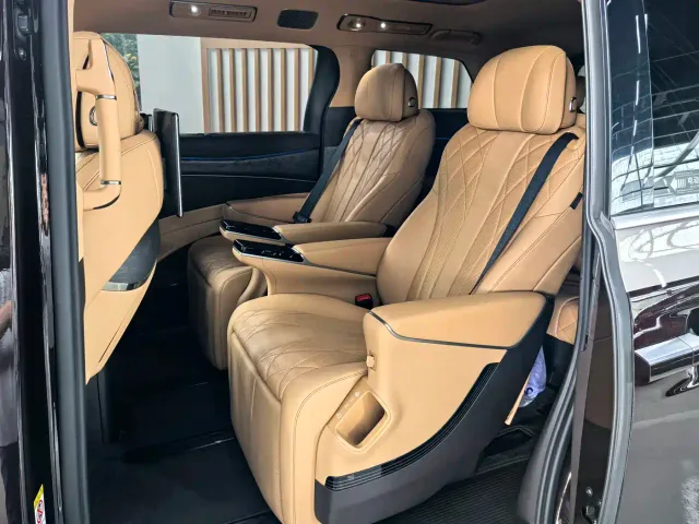 Denza D9 — Фото автомобиля 6