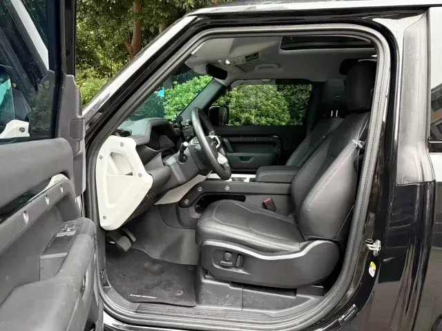 Land Rover Defender — Фото автомобиля 6