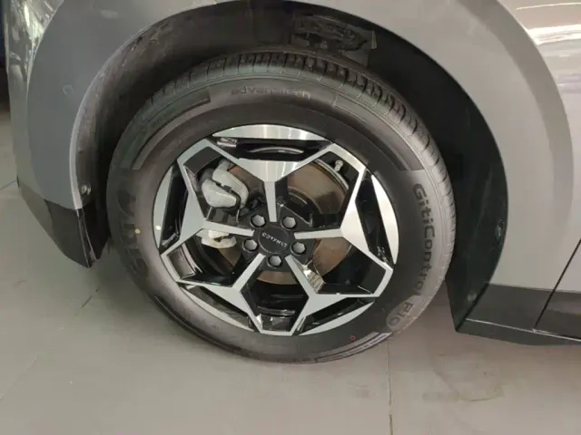 Lynk & Co Z20 — Фото автомобиля 22