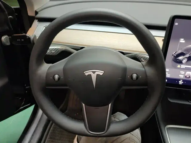 Tesla Model Y — Фото автомобиля 15