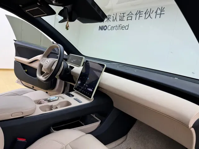 Nio ET5 — Фото автомобиля 13