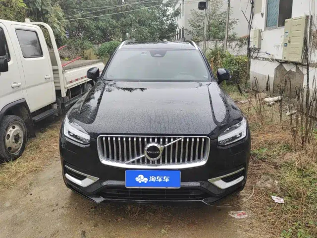Volvo XC90 — Фото автомобиля 2
