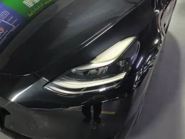 Tesla Model Y — Фото автомобиля 23