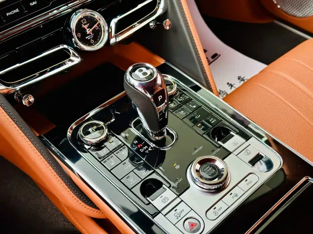 Bentley Flying Spur — Фото автомобиля 3