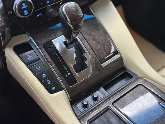 Toyota Alphard — Фото автомобиля 23
