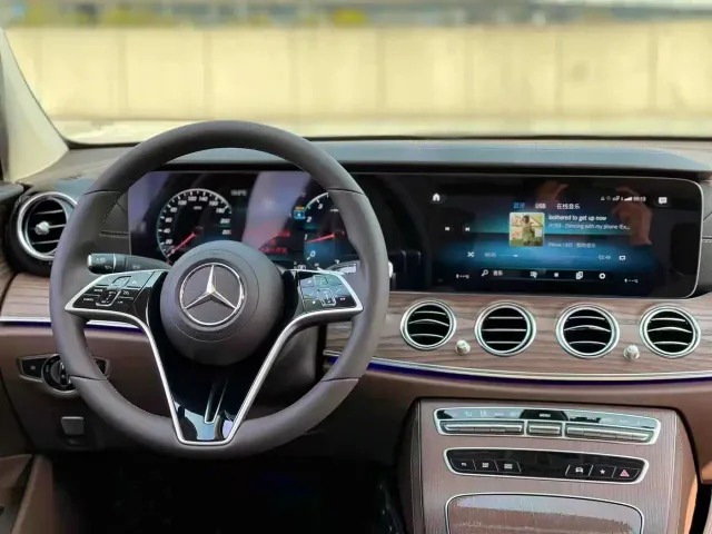 Mercedes-Benz E-Class — Фото автомобиля 8
