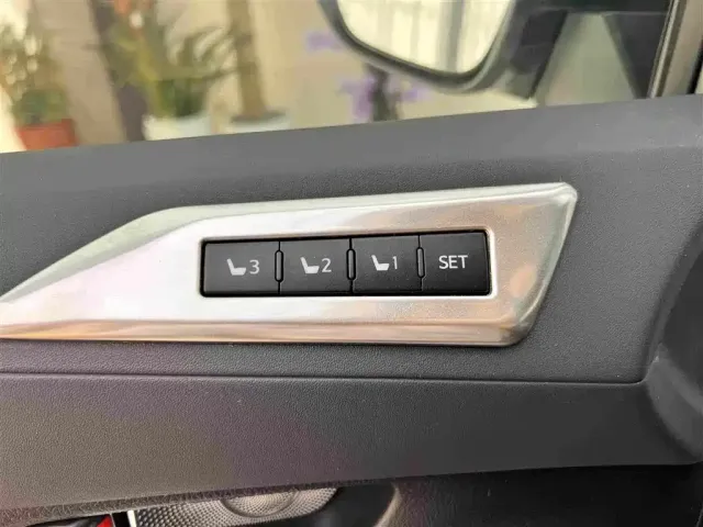 Toyota Alphard — Фото автомобиля 21