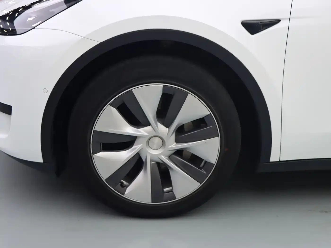 Tesla Model Y 2022 Facelift Rear-Wheel Drive Version — Фото автомобиля 4