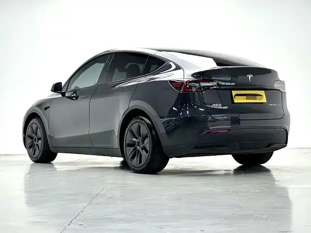 Tesla Model Y — Фото автомобиля 7