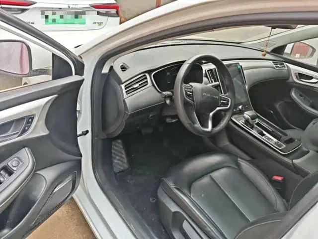 Roewe i6 MAX EV — Фото автомобиля 15