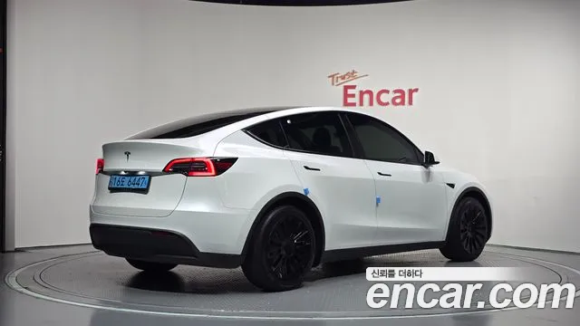Tesla Model Y — Фото автомобиля 2