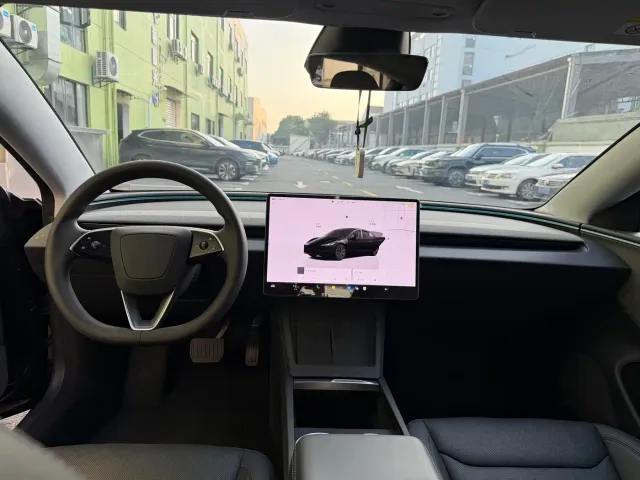 Tesla Model 3 — Фото автомобиля 9