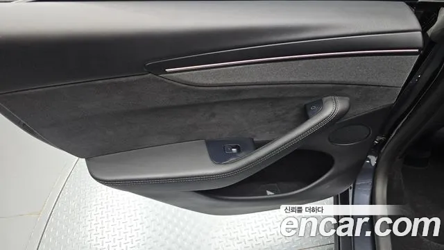 Tesla Model Y — Фото автомобиля 17