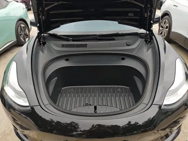 Tesla Model 3 — Фото автомобиля 19