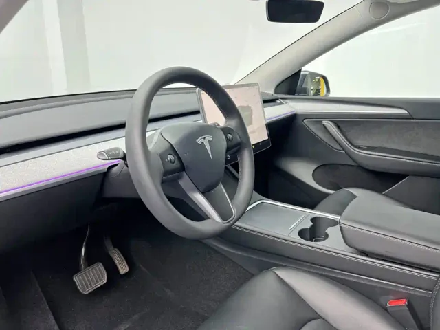 Tesla Model Y — Фото автомобиля 14