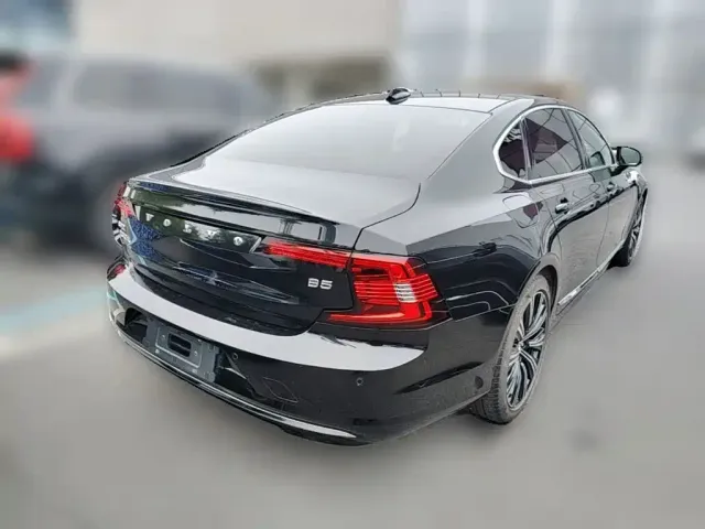 Volvo S90 — Фото автомобиля 9
