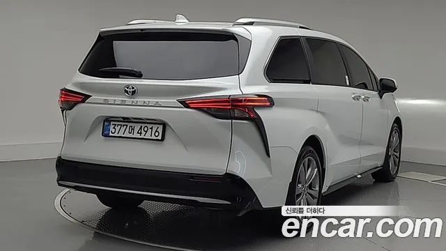Toyota Sienna — Фото автомобиля 2