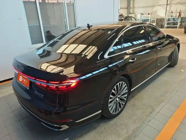 Audi A8 — Фото автомобиля 2