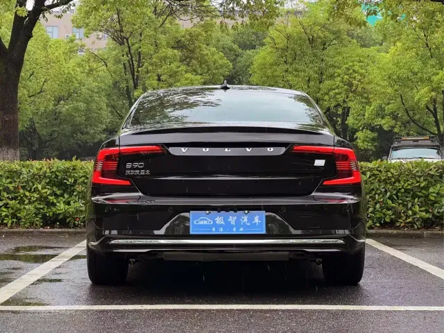 Volvo S90 — Фото автомобиля 6