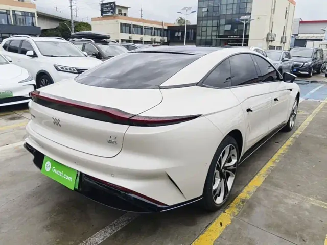 IM Motors L7 — Фото автомобиля 6