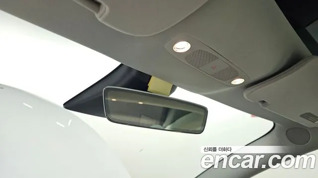 Tesla Model 3 — Фото автомобиля 22